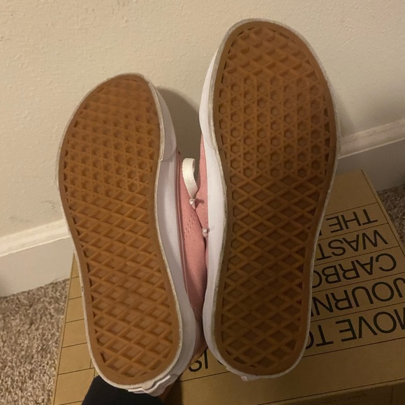 Vans - Picture 2 of 4